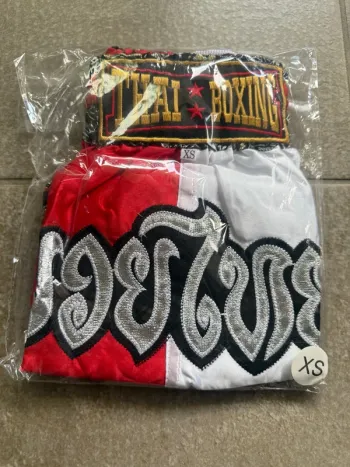 Short thaï boxing box thaï taille xs enfant blanc noir rouge neuf