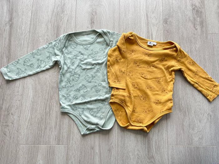 Lot de 2 bodies Roi Lion taille 36 mois