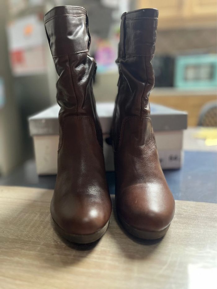 Bottes neuve pointure 37 - photo numéro 3