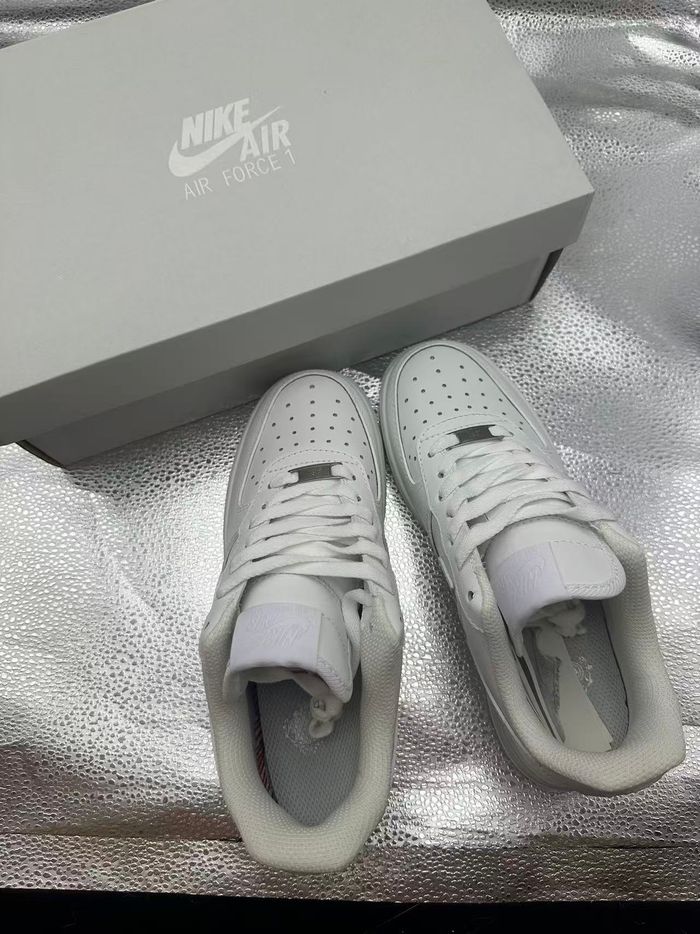 Baskets Nike Air Force 1 pointure 36.5 - photo numéro 2