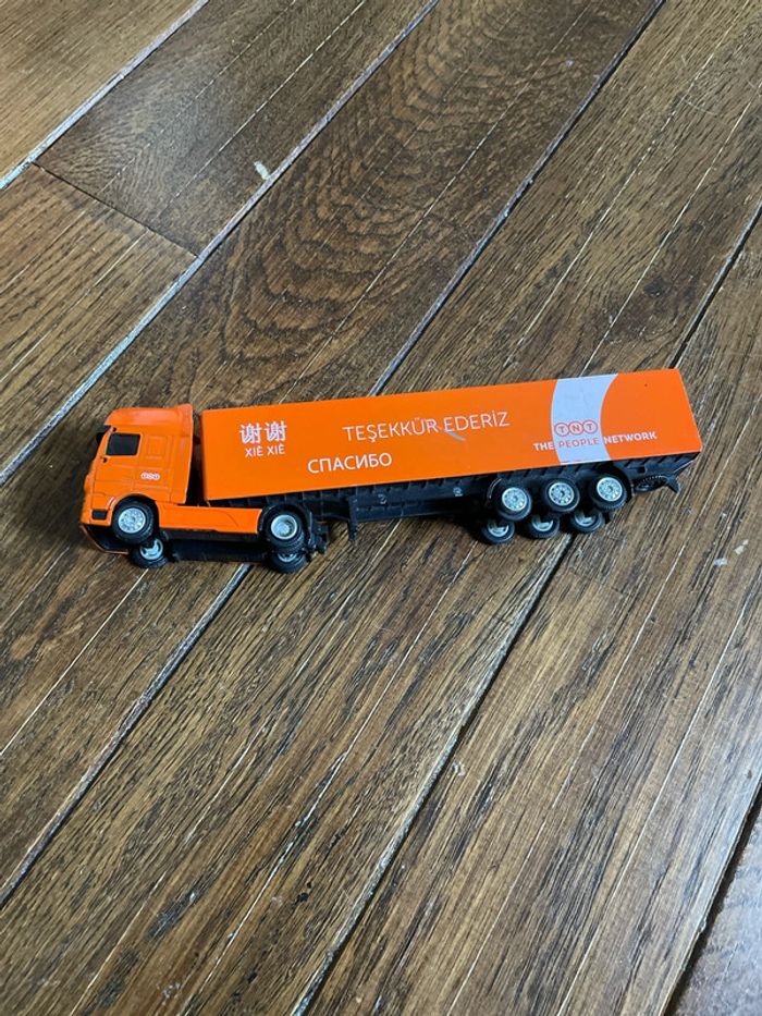 Camion TNT - photo numéro 2
