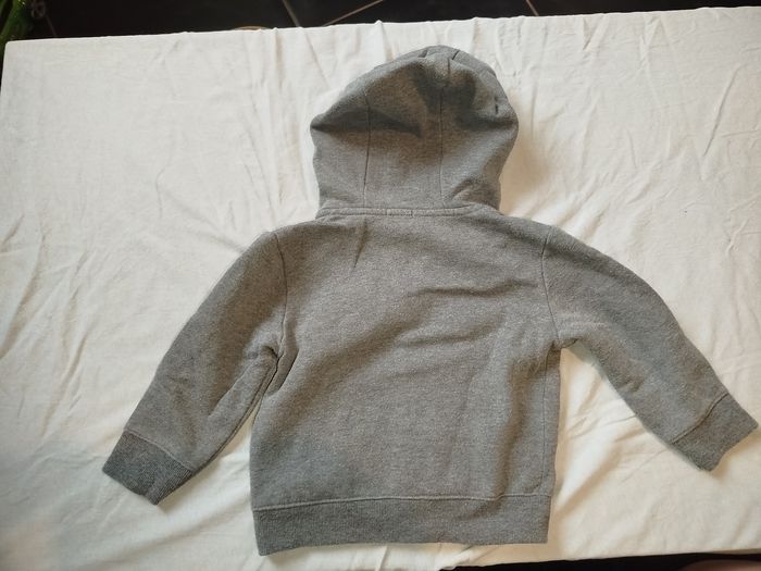 Veste grise garçon 24 mois - photo numéro 2