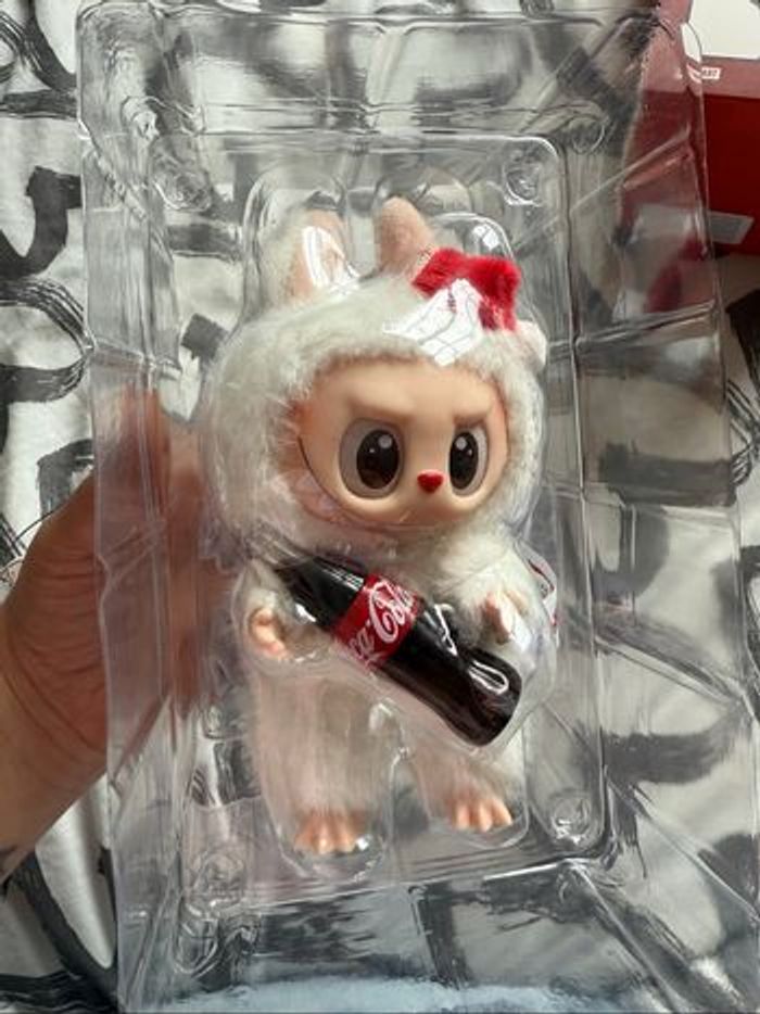 Pop Mart Labubu Coca Cola - photo numéro 5