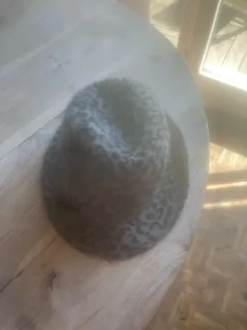 Chapeau moucheté lapin acrylique