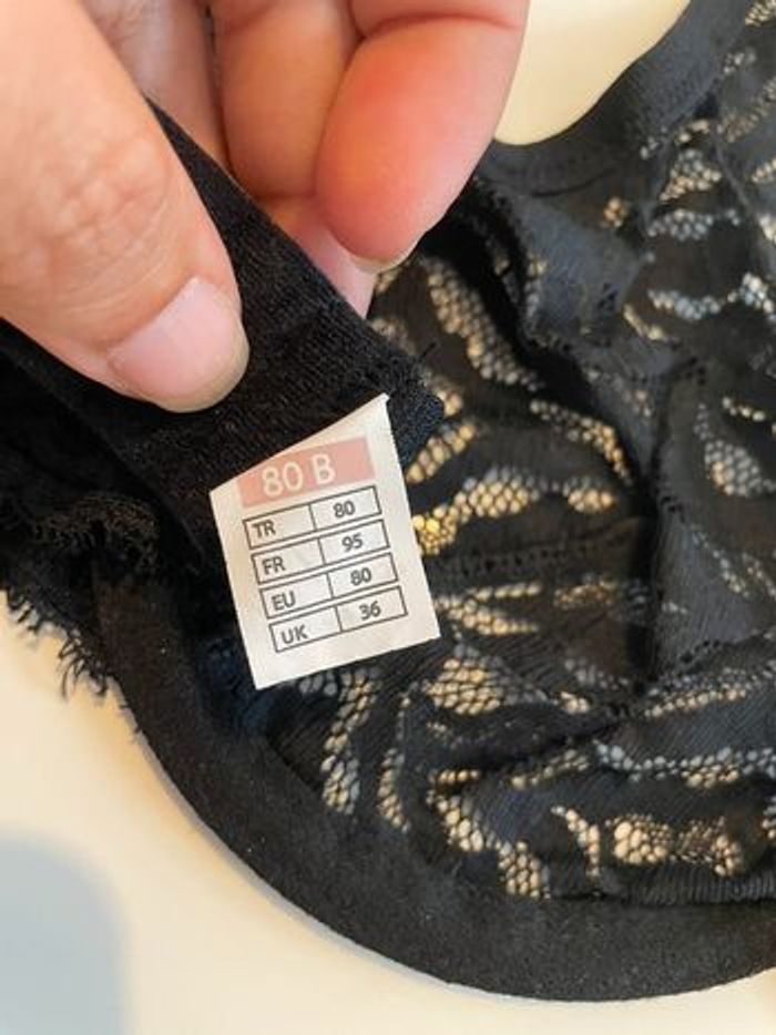 Soutien-gorge en dentelle noir taille 80B wanna - photo numéro 4