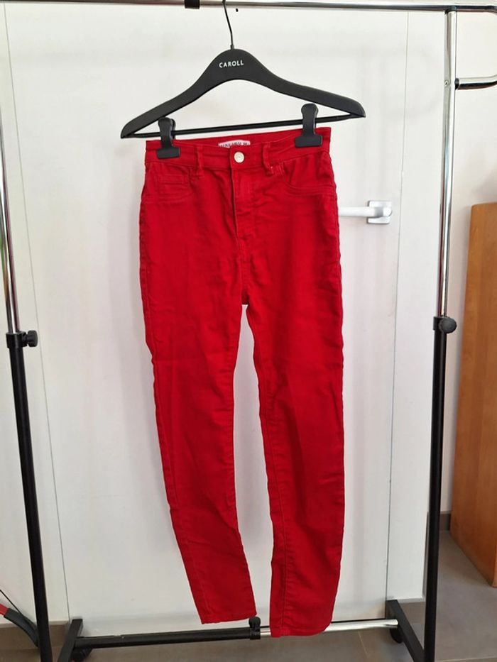 Jean rouge pull and bear femme 36 S