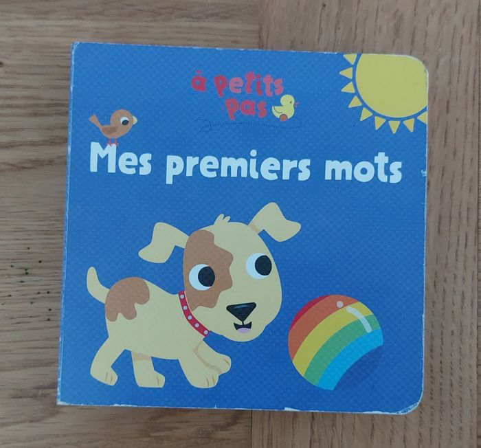 Mes premiers mots - livre cartonné, épais et avec rabats