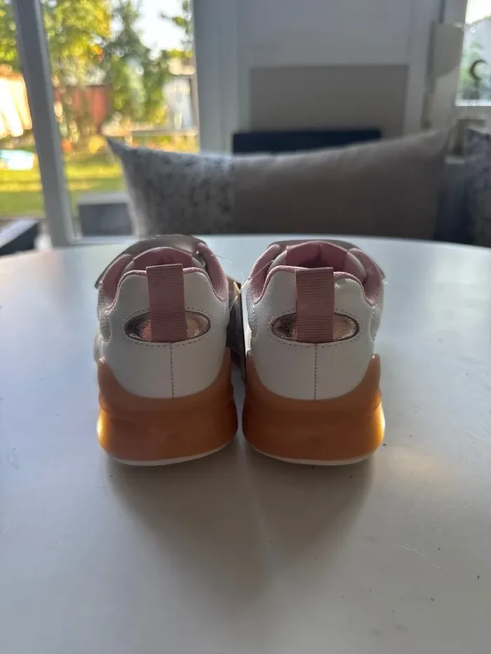 Baskets Hummel lumineuses blanches et roses – Taille 33 - photo numéro 3