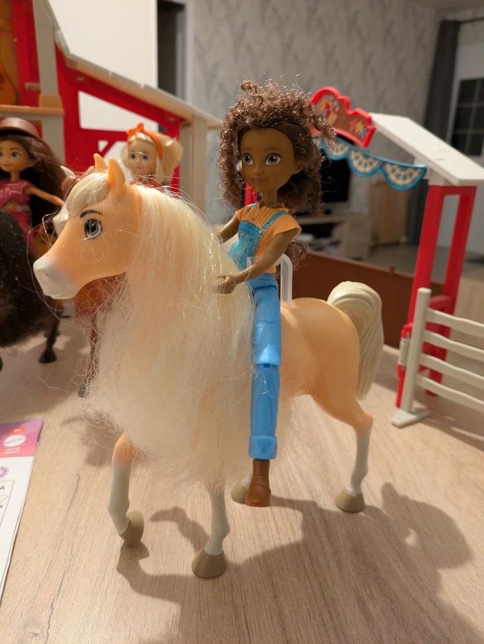 Centre équestre spirit et poupées - photo numéro 4