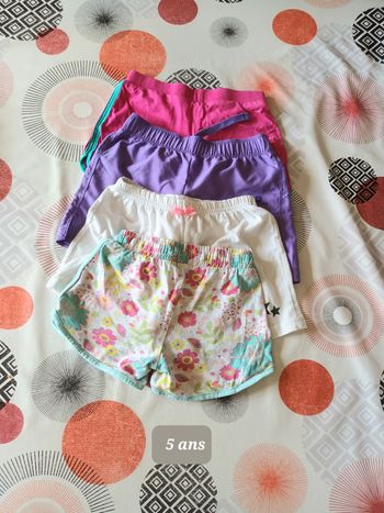 Lot 4 shorts élastiques 👧 taille 5 ans