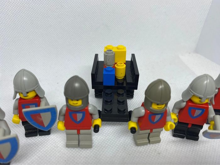 Lego castle classic set 6077-1 Knight's procession manque armes version USA - photo numéro 5
