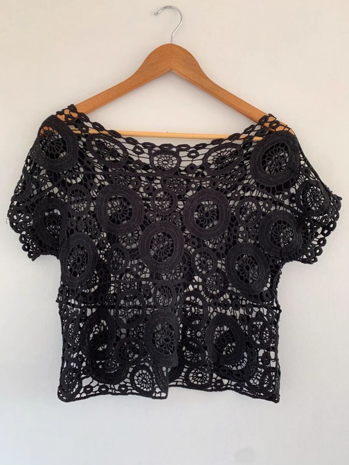 Haut noir à broderie - photo numéro 3