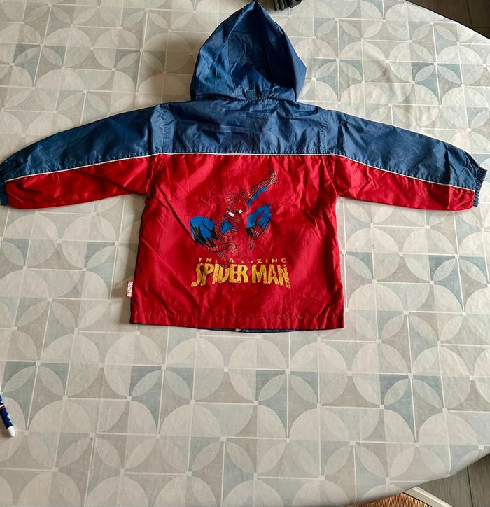 Veste coupe vent garçon Spiderman - 6 ans - en bon état - photo numéro 3