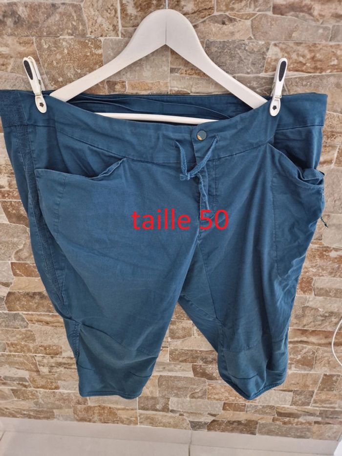 1 pantacourt short long taille 50 bleu marque quechua