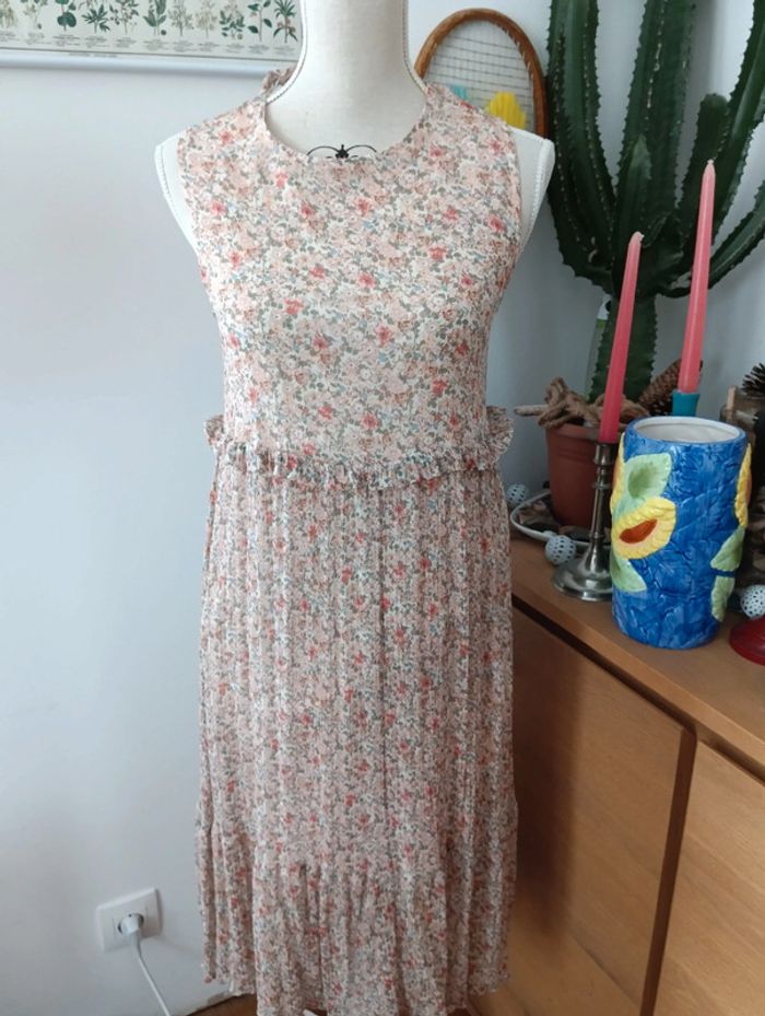 Robe fleurie pastel sans manches degriffée et upcyclé - photo numéro 2