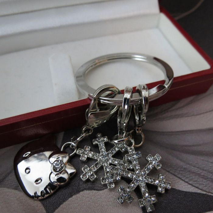 Parure Hello Kitty Collier ,Porte-clés , bracelet Breloque Sanrio 🤩 - photo numéro 7