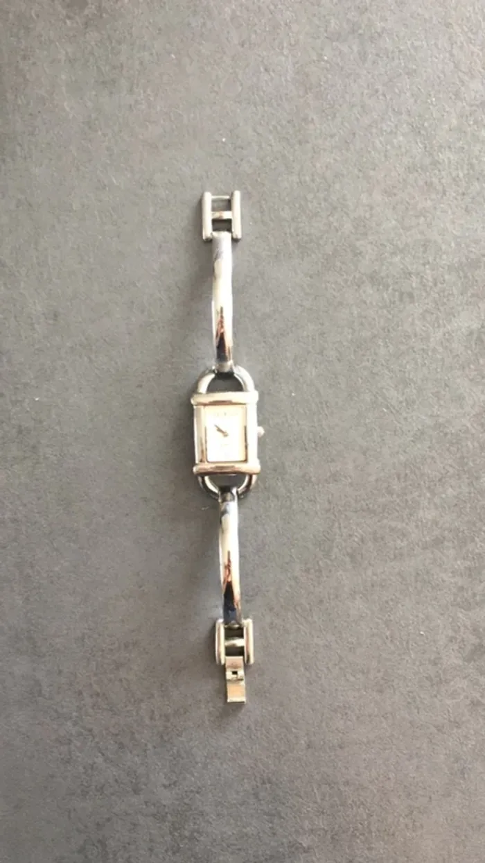 Montre argentée
