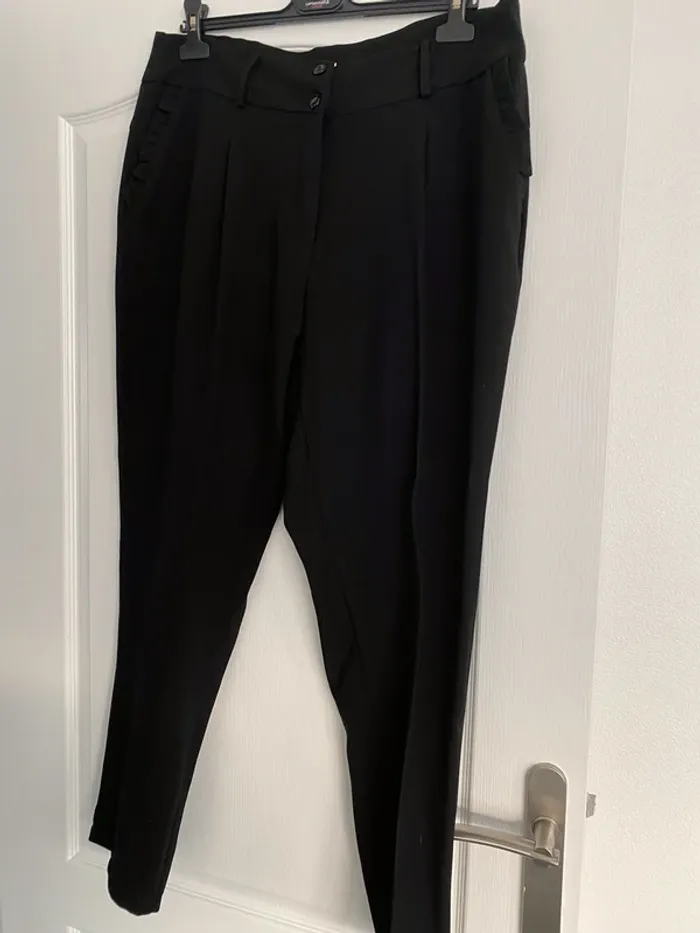 Superbe tailleur pantalon - photo numéro 2