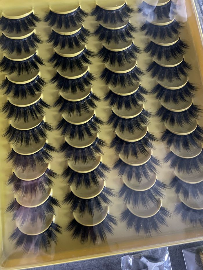 Lot faux cils et accessoires - photo numéro 2