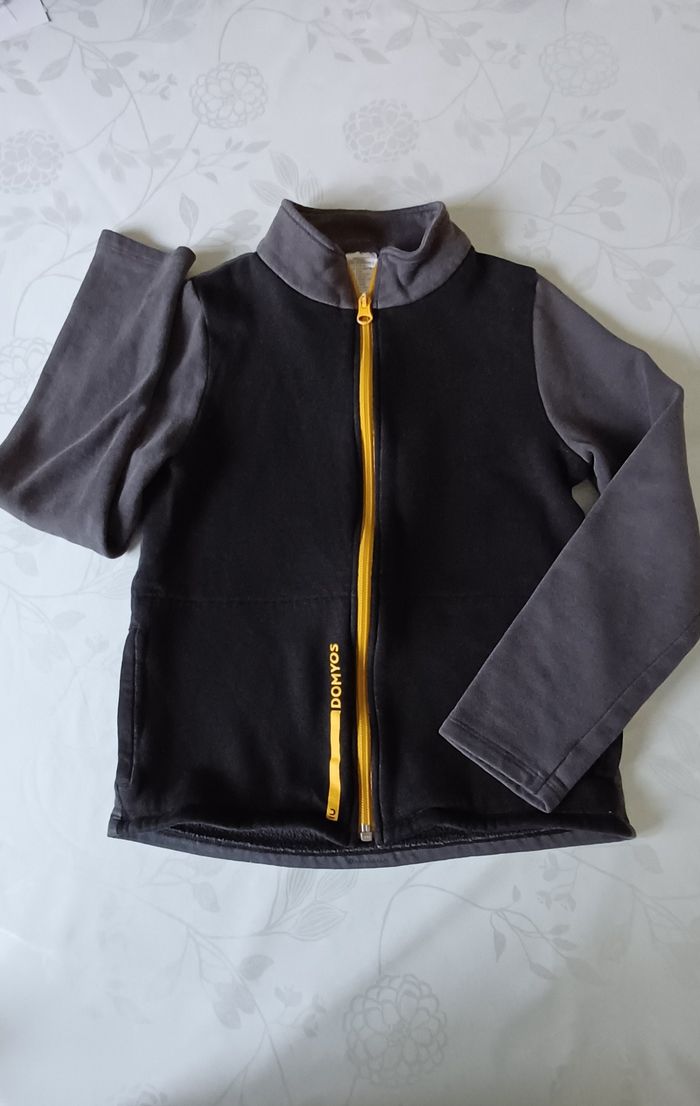 Gilet Décathlon 8/9 ans - photo numéro 2