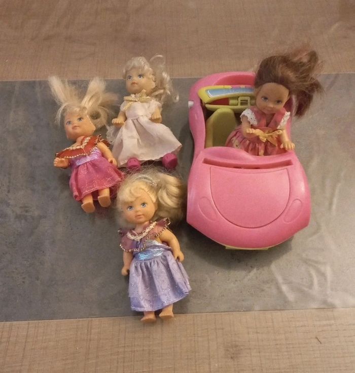 4 mini poupée voiture 🩷