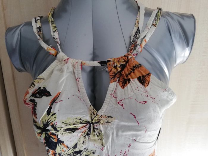 Top court à bretelles fleurie taille 36 - photo numéro 2