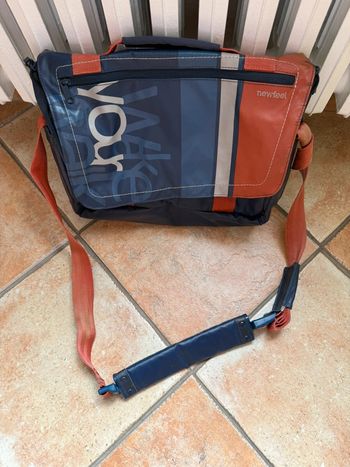 Sacoche multi poches ordinateur bleu et orange newfeel
