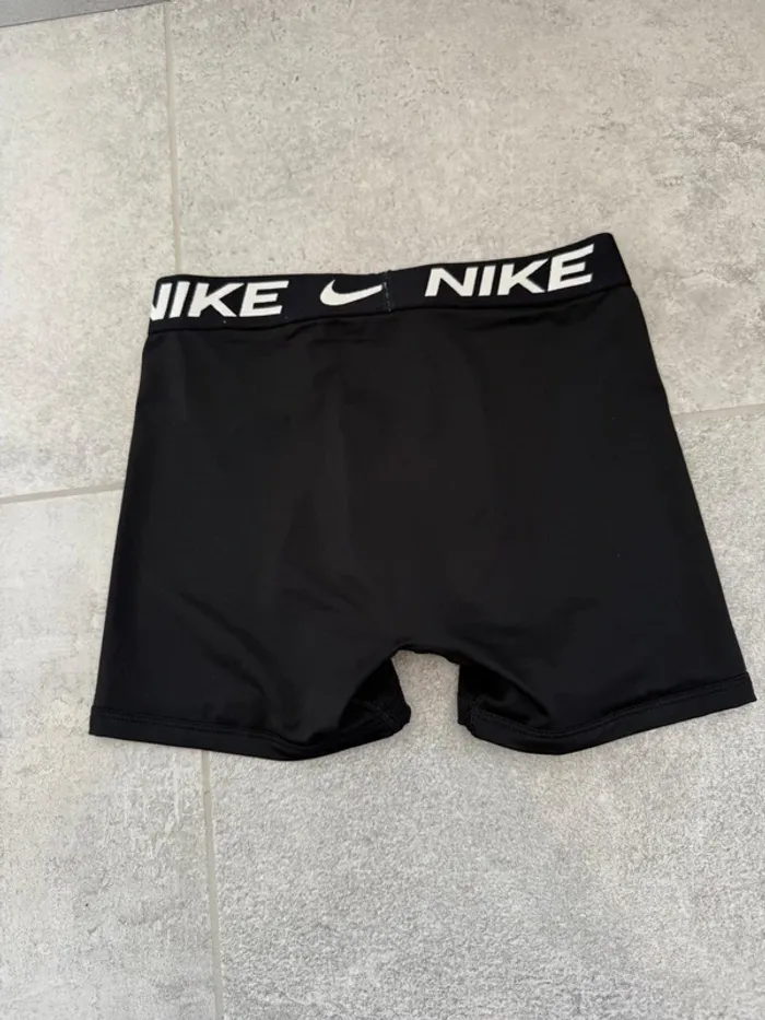 Short Nike de sport garçon gris taille 9-11 ans comme neuf - photo numéro 2