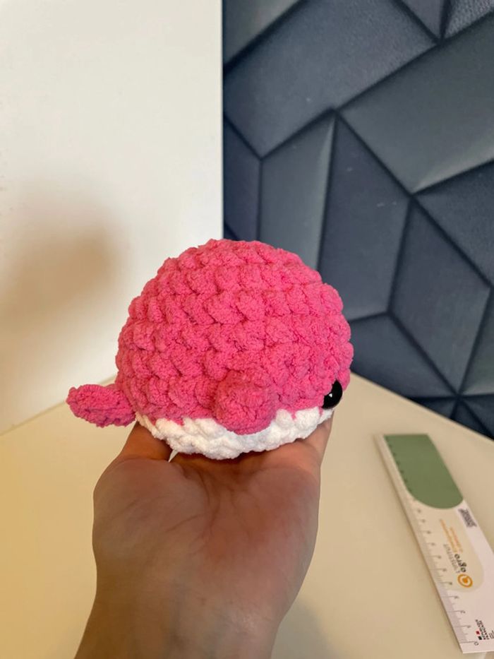 Baleine rose amigurumi - photo numéro 3