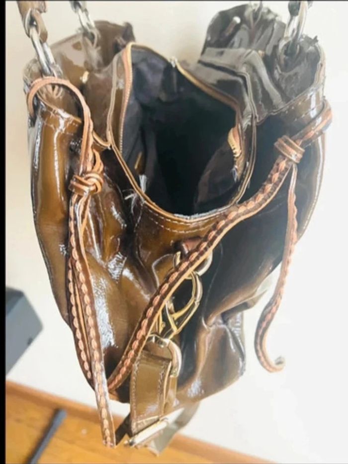 Sublime sac en cuir vernis plinio visona - photo numéro 9