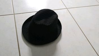 Chapeau noir rayé 56 cm neuf v12