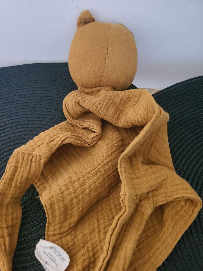 Doudou plat en coton bio moutarde chat - photo numéro 4