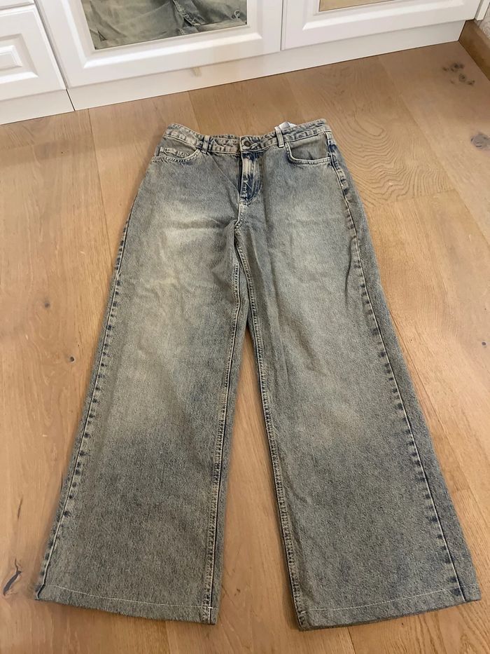 Jeans délavés à l'eau de Javel de Stradivarius