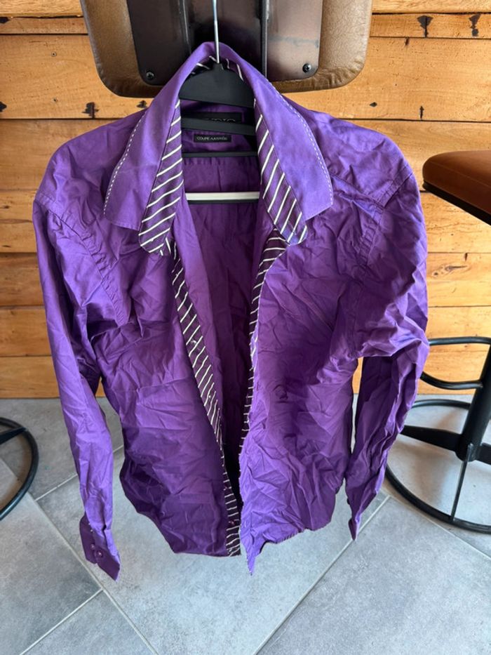 Chemise violette
