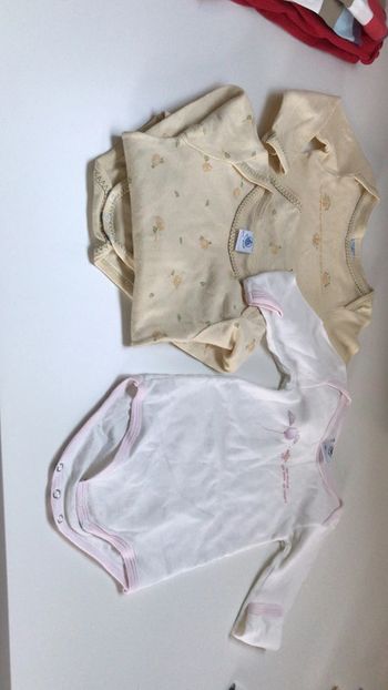 Lot bodies petit bateau taille 12 mois
