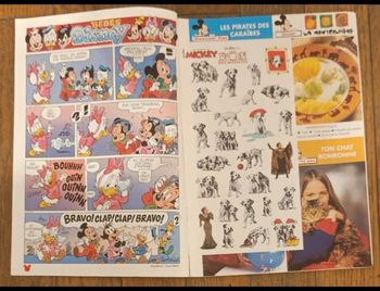 Ancien journal de mickey avec cadeau autocollants 101 dalmatiens N°2336 de 1997 vintage