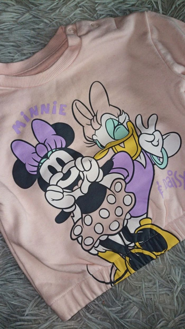 Magnifique pull minnie & Daisy 💐 - photo numéro 2