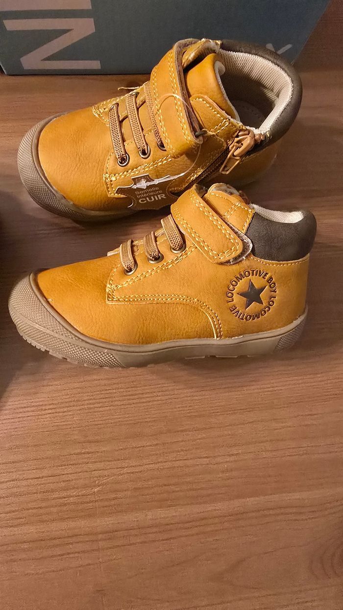 NEUVES !NON PORTÉES 🏷🏷deux paires de bottines pointure 21 et 22 garçon 👌🥰💙 - photo numéro 7