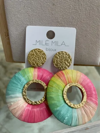 Superbes boucles d'oreilles multicolores