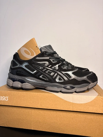Baskets ASICS GEL NYC taille 39.5