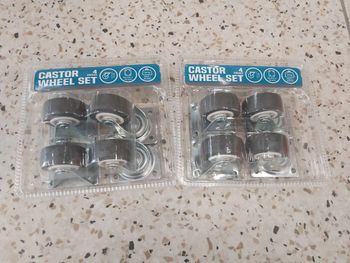 Set de 4 roulettes pivotantes et 4 roulettes fixes
