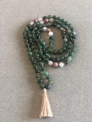 Collier mala noué