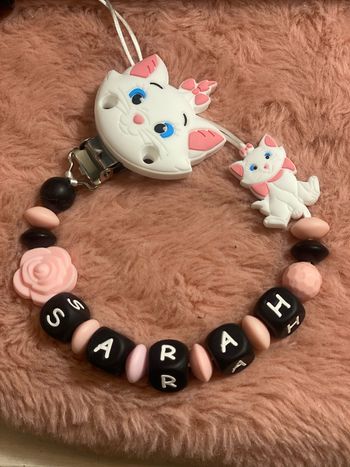 Attache tétine Marie