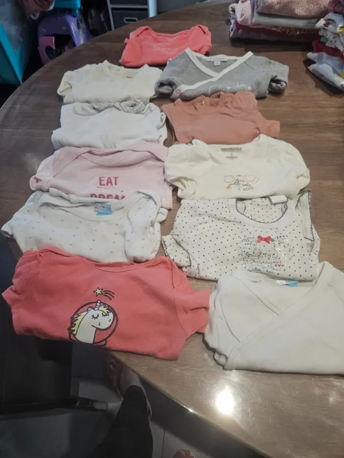 Lot de 11 bodies