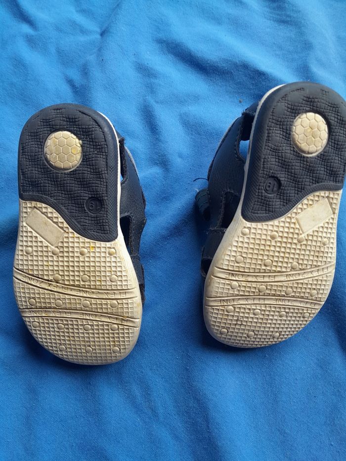 Chaussure ouverte taille 19 - photo numéro 3