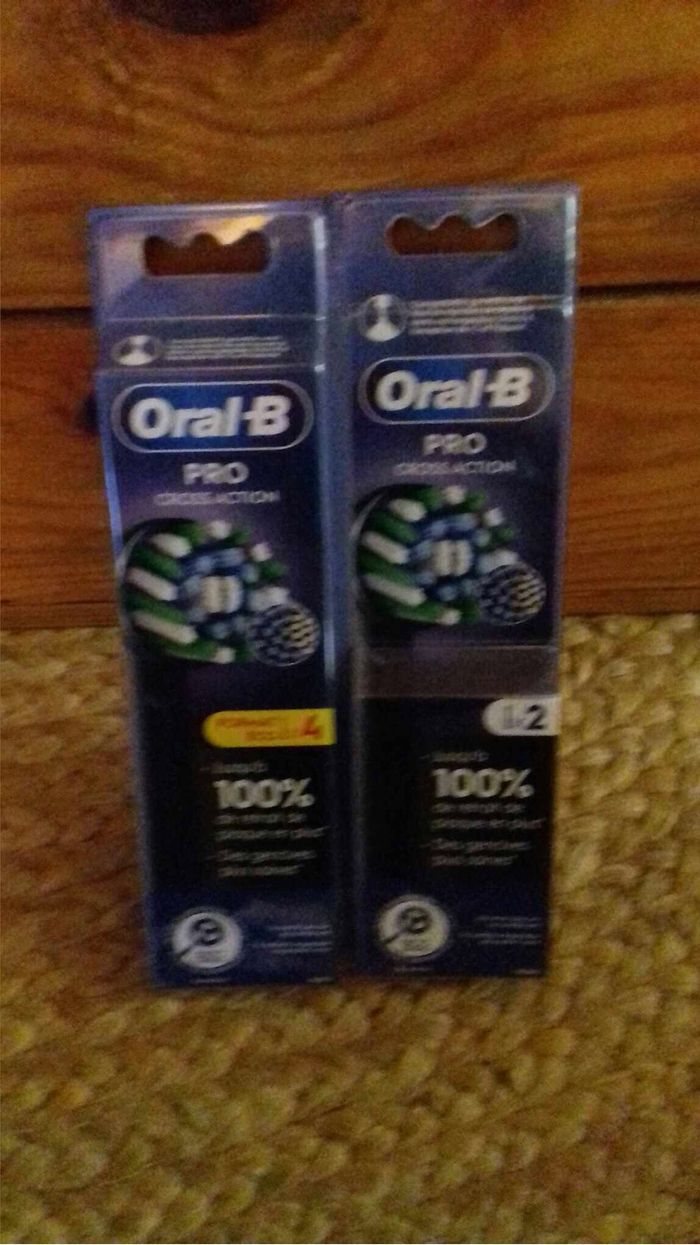 Brossettes Oralb Pro Noir Cross Action 10€ - photo numéro 2