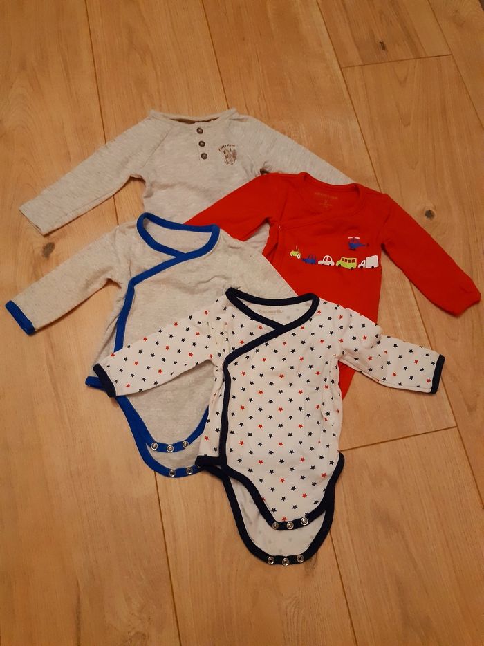 Lot 4 bodys manches longues 3 mois