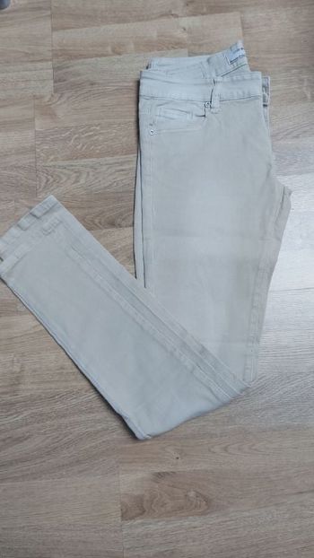 Jean beige T42 neuf