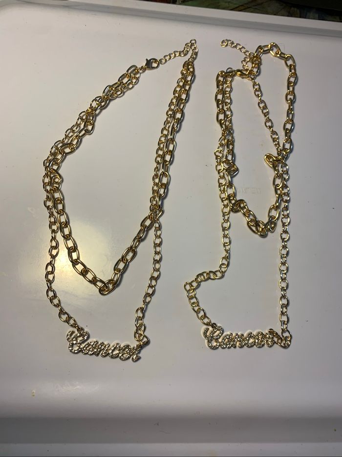 2 colliers dorés strass cancer