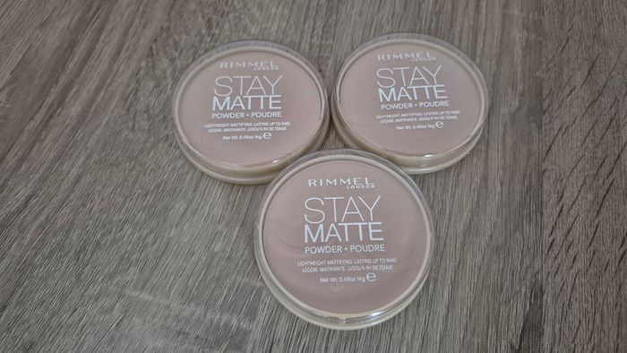 Rimmel - Stay Matte - Anti-brillance - Fini mat et naturel - 005 Beige soyeux (lot de 3) - photo numéro 2